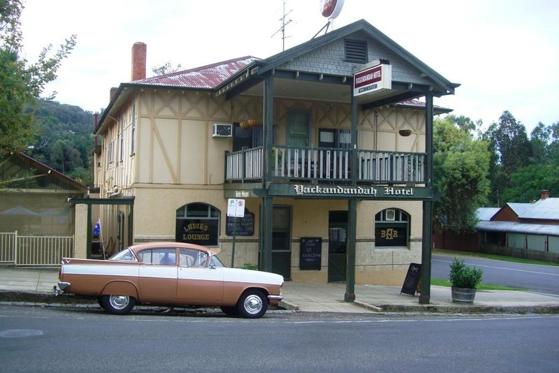 Yackandandah hotel.JPG