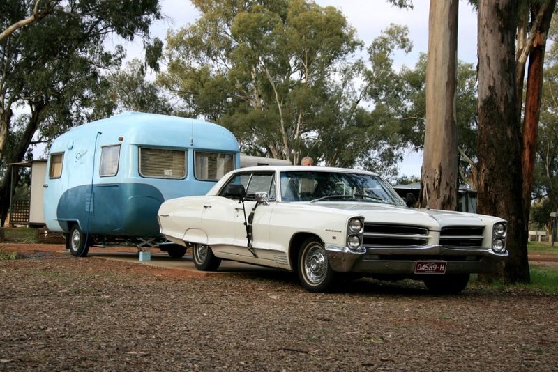 Pontiac & Sunliner @ Mildura.JPG